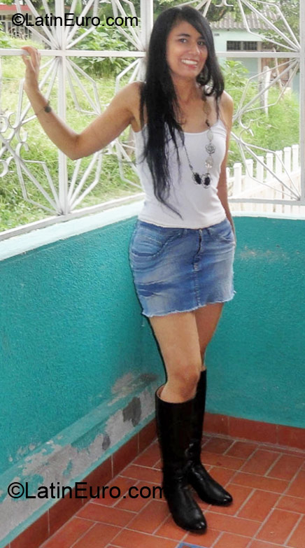 Date this hot Colombia girl Mary from Bogota CO10198