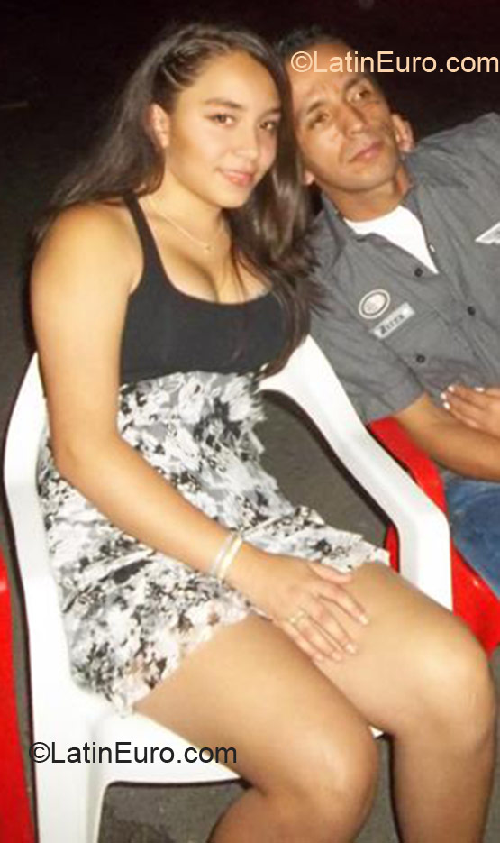 Date this nice looking Colombia girl Tara from Quilla CO10204