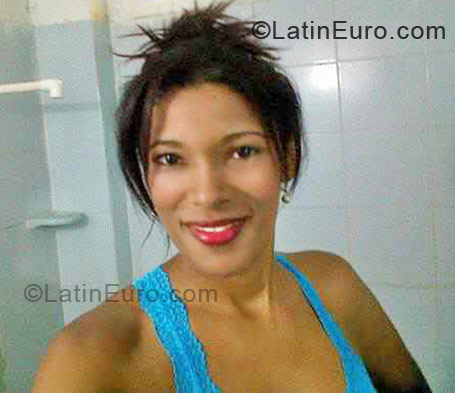 Date this attractive Colombia girl Carolin from Riohacha CO10225
