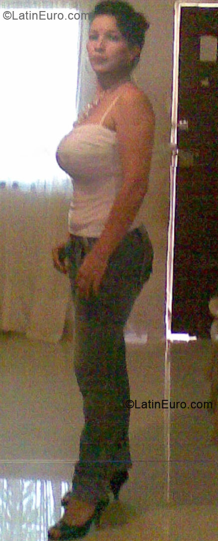 Date this sensual Colombia girl Yudy from Barranquilla CO15124