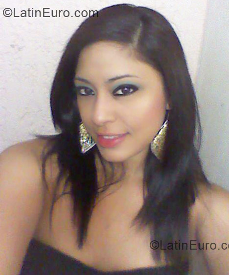 Date this nice looking Mexico girl Janine02 from Cancun MX703
