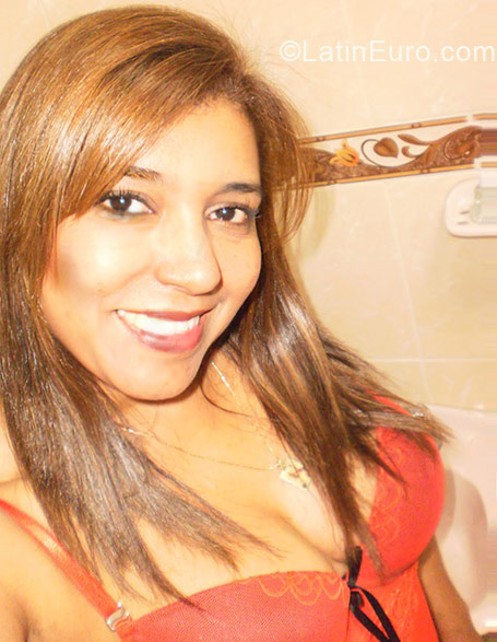 Date this charming Colombia girl Rica from Medellin CO10259