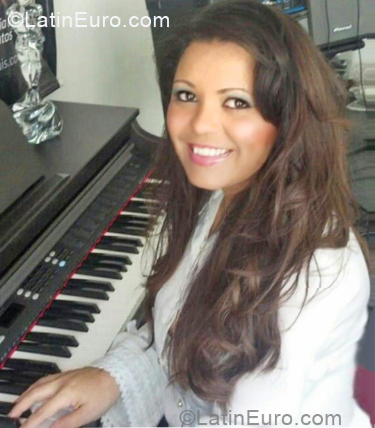 Date this delightful Brazil girl MEM from Curitiba BR6678