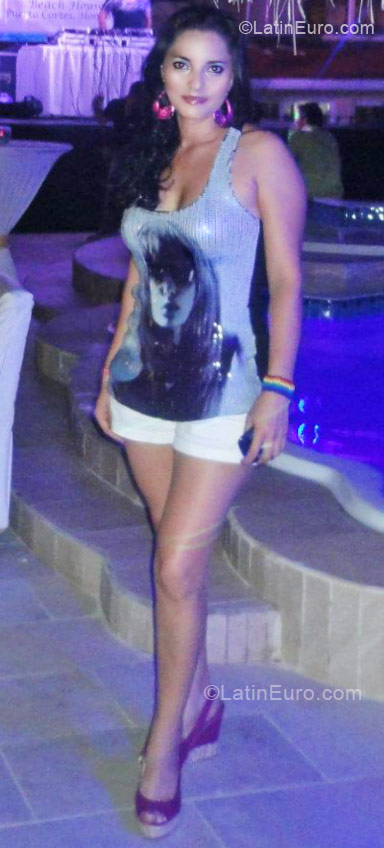 Date this cute Honduras girl Luz from Roatan HN680