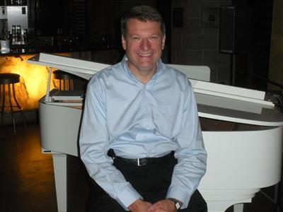 Date this attractive United States man Martinglo from Springs US13016