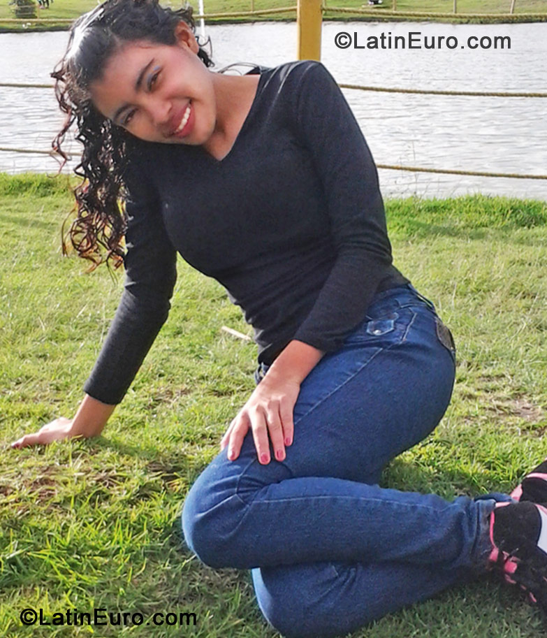 Date this exotic Colombia girl Maria Alejandra from Bogota CO10420