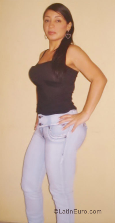 Date this pretty Colombia girl Luz from Cali CO10444