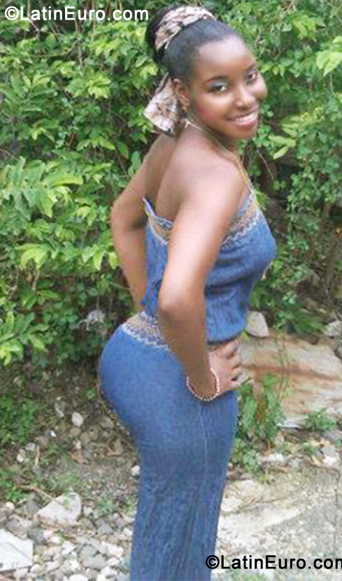 Date this georgeous Jamaica girl Samantha from Nine Mile JM544