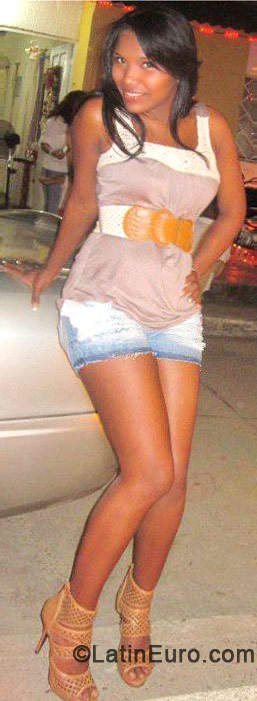 Date this delightful Colombia girl Paola from Cartagena CO10591