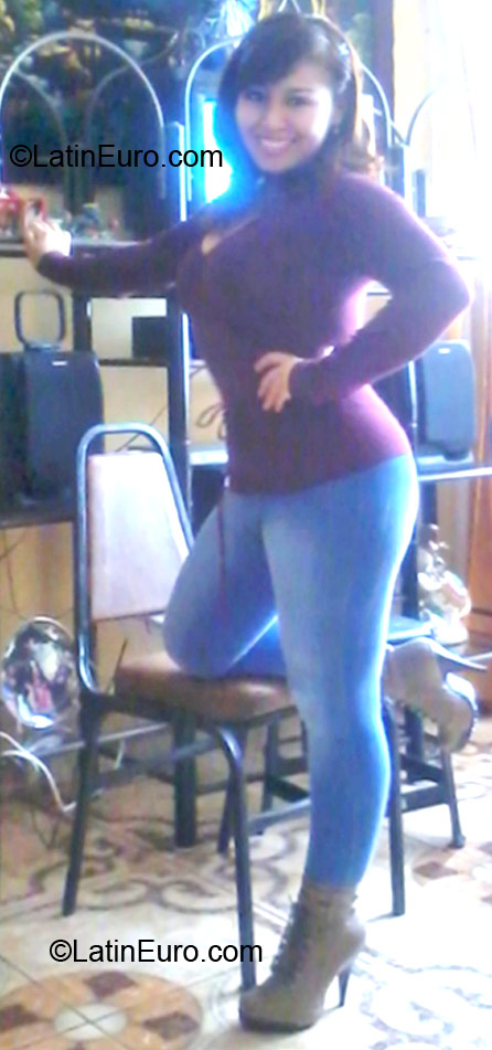 Date this hard body Canada girl Julissa from Lima CA512