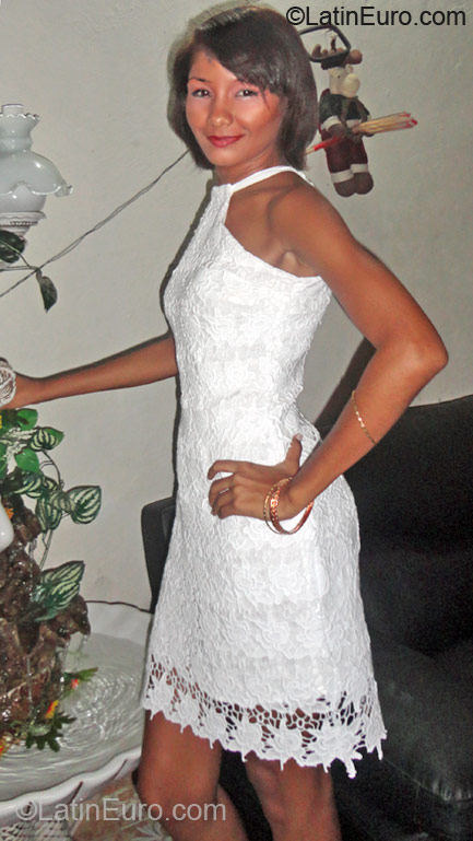 Date this voluptuous Colombia girl Yereni from Cartagena CO10649