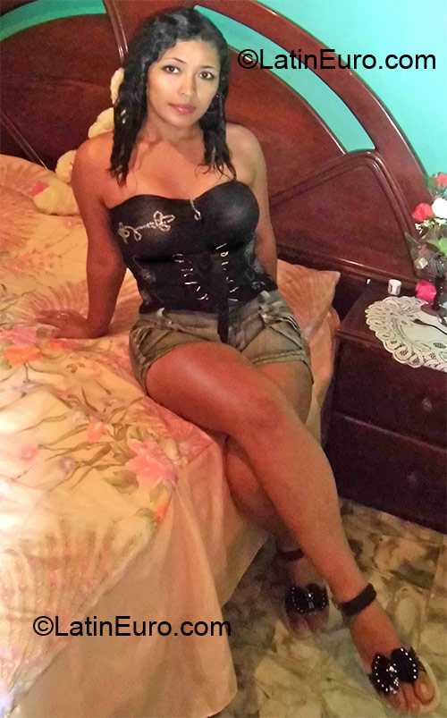 Date this sensual Colombia girl Gleidy from Cali CO10670