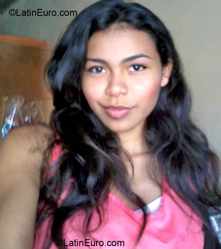 Date this exotic Colombia girl Samy from Barranquilla CO10675