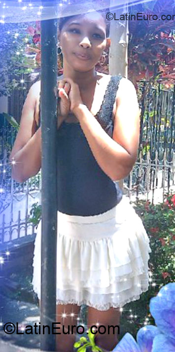 Date this delightful Colombia girl Nayibi from Cali CO10702