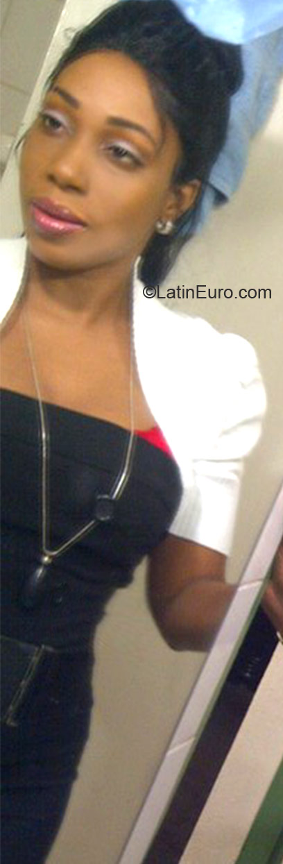 Date this beautiful Jamaica girl Core from Kingston JM562