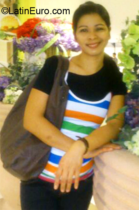 Date this hard body Hong Kong girl Maribel from Kowloon HK4