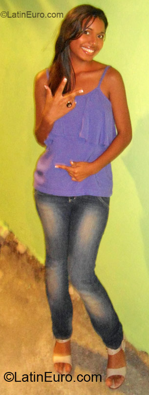 Date this beautiful Brazil girl Deyse from Recife BR6836