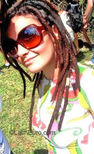 Date this funny Brazil girl Verde from Rio De Janeiro BR6850