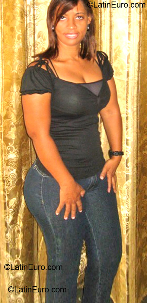 Date this lovely Colombia girl Joani from Cartagena CO10783