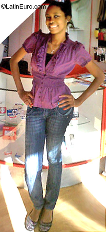 Date this young Curacao girl Zeneida from  CB6