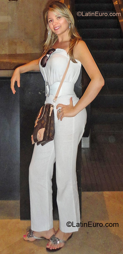 Date this gorgeous Colombia girl Yiri from Neiva CO10798