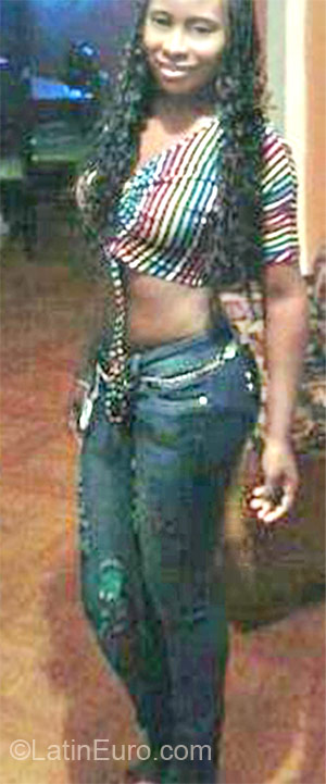 Date this happy Colombia girl Monik from Cali CO10808