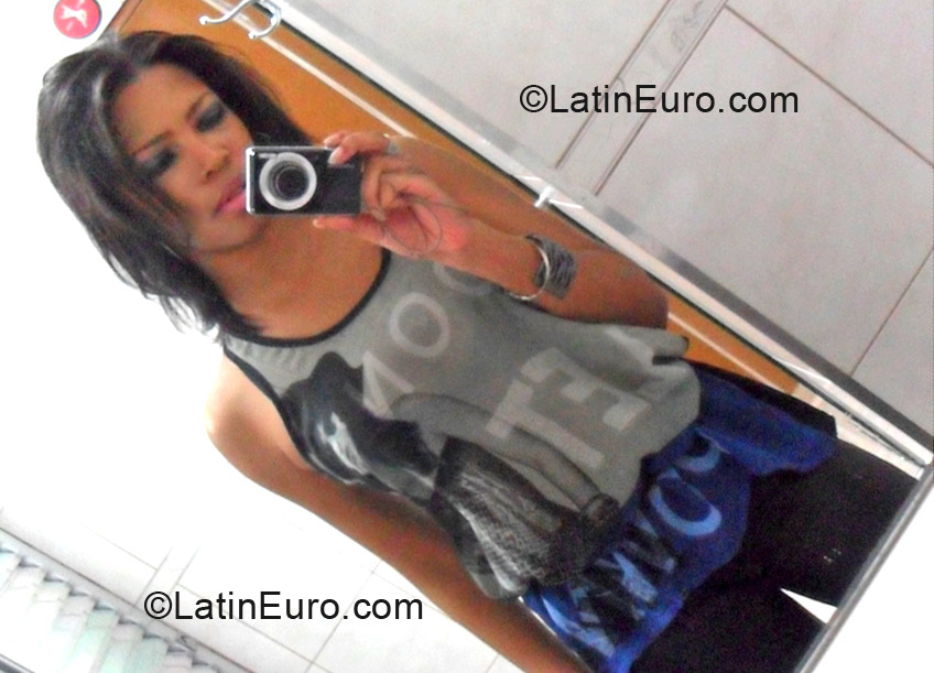 Date this funny Brazil girl Erica from Sao Paulo BR6875