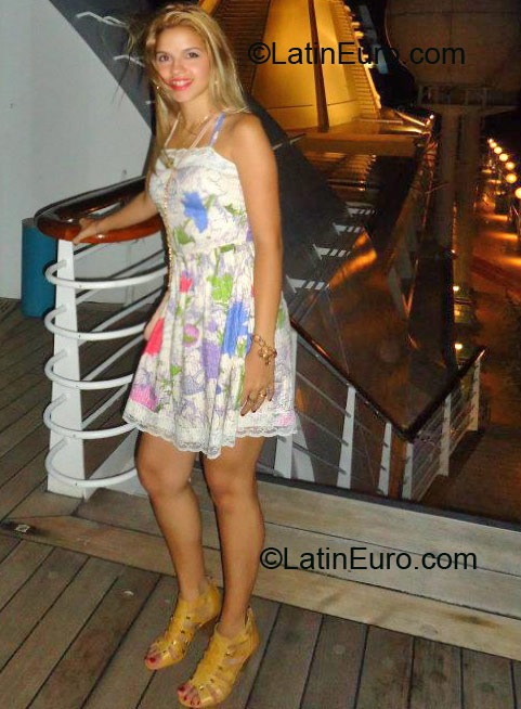 Date this cute Brazil girl Tamires from Rio De Janeiro BR6916