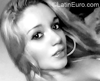 Date this nice looking Brazil girl Nathaly from Rio De Janeiro BR6935