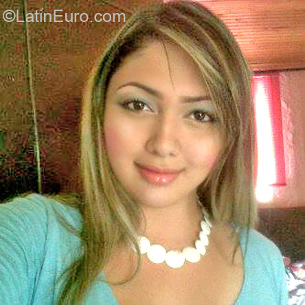 Date this tall Colombia girl Andrea from Cali CO10867