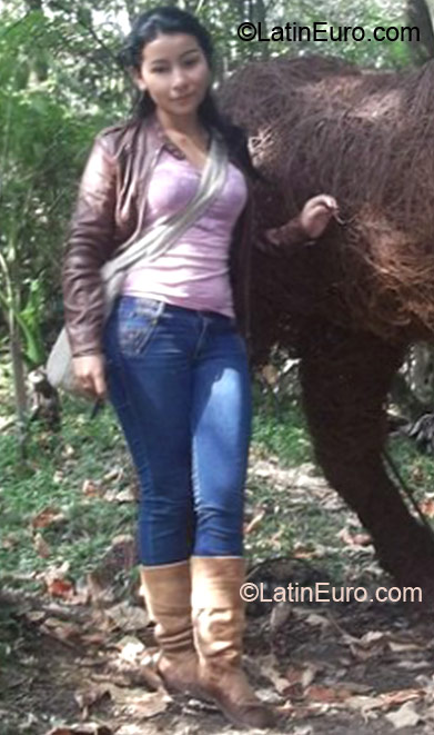 Date this lovely Colombia girl Isabell from Bogota CO10877