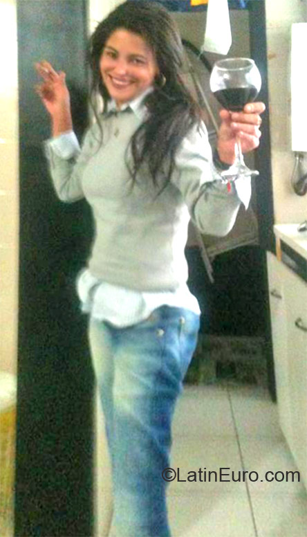 Date this foxy Brazil girl Regineia from Curitiba BR6948