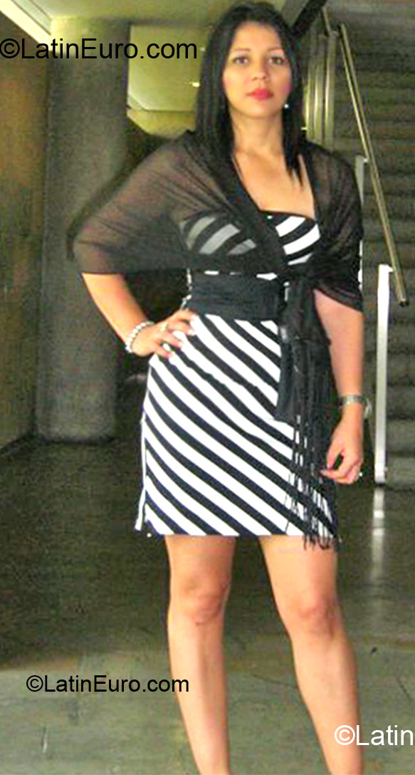 Date this delightful Colombia girl Paola from Medellin CO10885