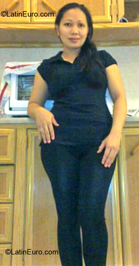 Date this stunning Philippines girl Alelie from Manila PH496