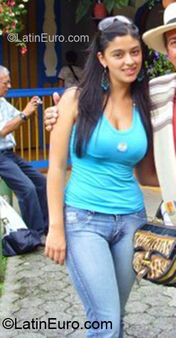 Date this nice looking Colombia girl Lisa from Manizales CO11049