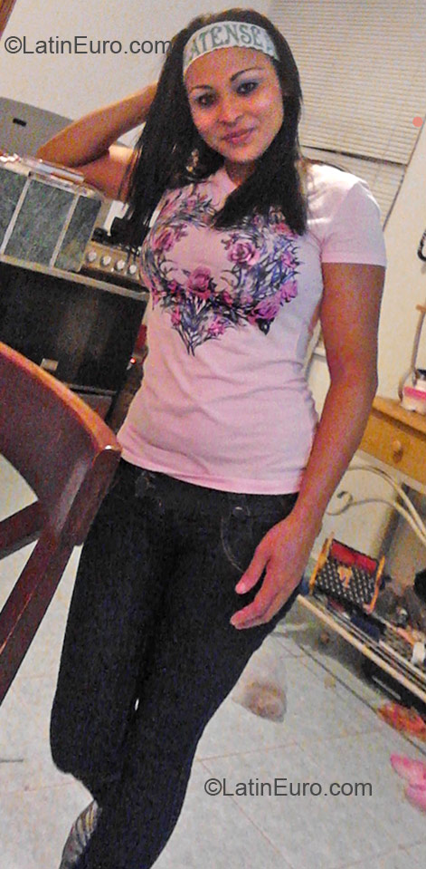 Date this sensual Honduras girl Indira from Puerto Cortes HN703