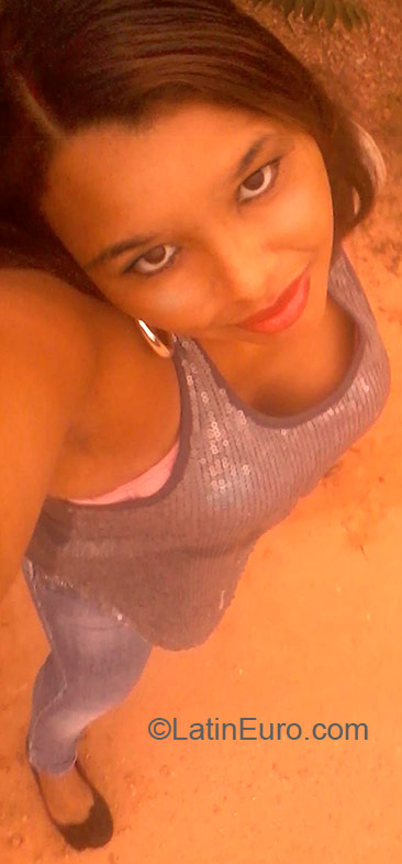 Date this attractive Brazil girl Solimar from Goiania BR7044