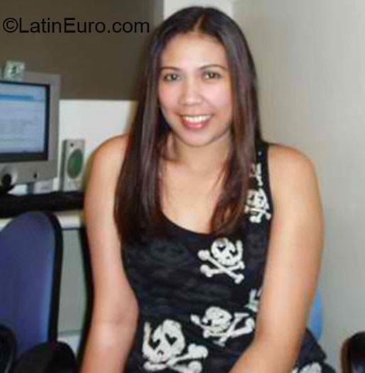 Date this funny Philippines girl Myra from Manila PH621