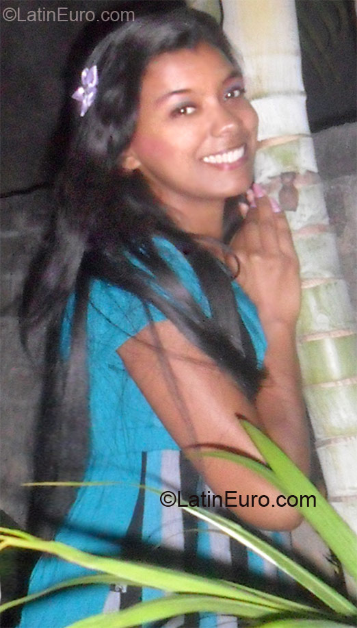 Date this athletic Brazil girl Viviane from Linhares BR7072