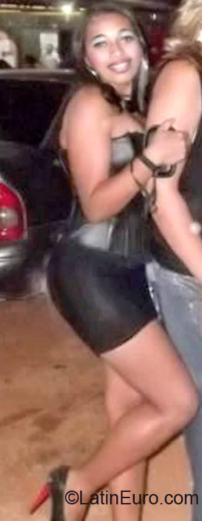 Date this attractive Brazil girl Josielia from Brasilia BR7074
