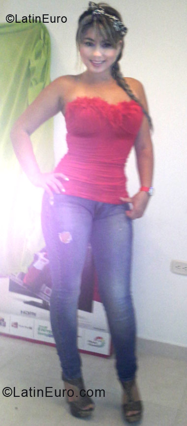 Date this lovely Colombia girl Monik from Bucaramanga CO11285