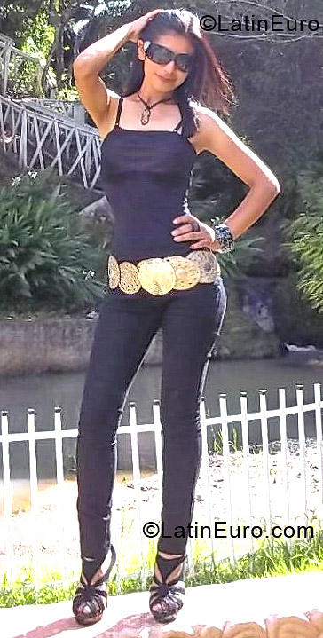 Date this happy Honduras girl Gloria Sol from San Pedro Sula HN761