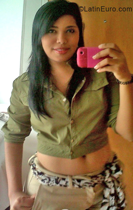Date this stunning Colombia girl Paola from Cartagena CO11573