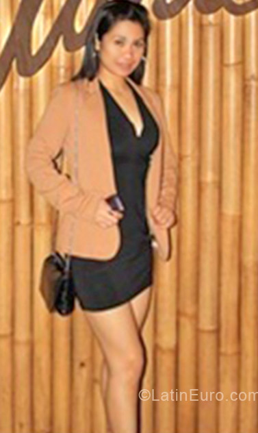 Date this voluptuous United Arab Emirates girl Ruby from Baguio City -Philippines PH515