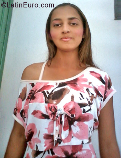 Date this athletic Brazil girl Nurriel from Salvador BR7140