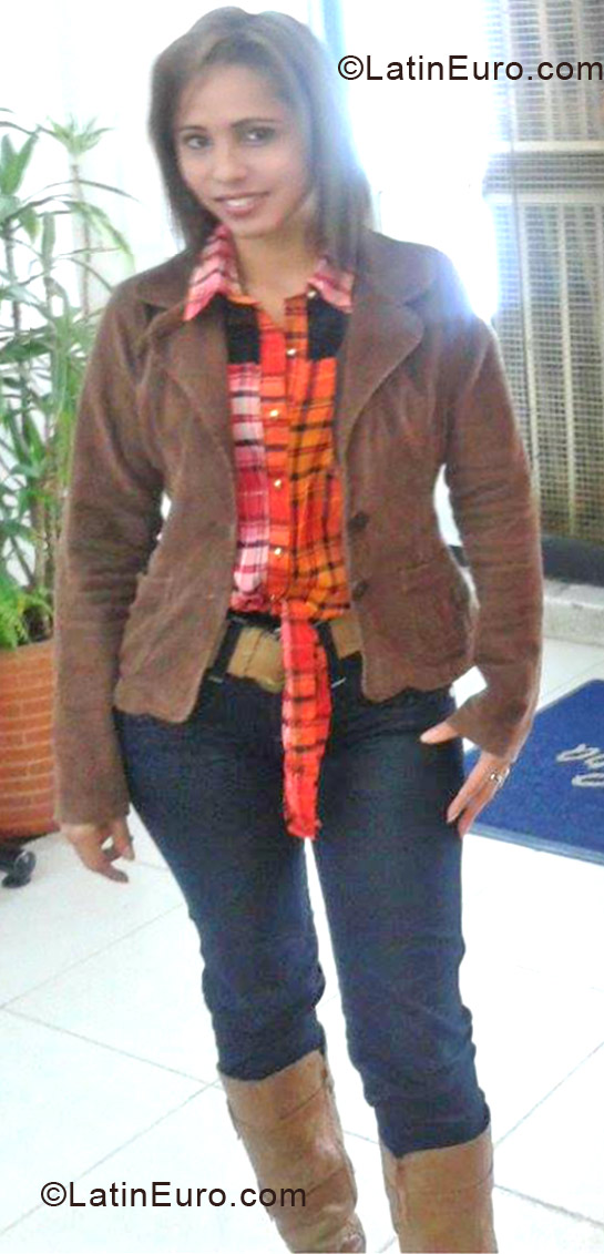 Date this georgeous Colombia girl Ana maria t from Bogotá CO11453