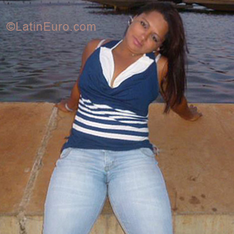 Date this beautiful Brazil girl Geovani from Brasilia BR7153