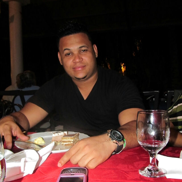 Date this nice looking Dominican Republic man Howard from Santo Domingo DO12752