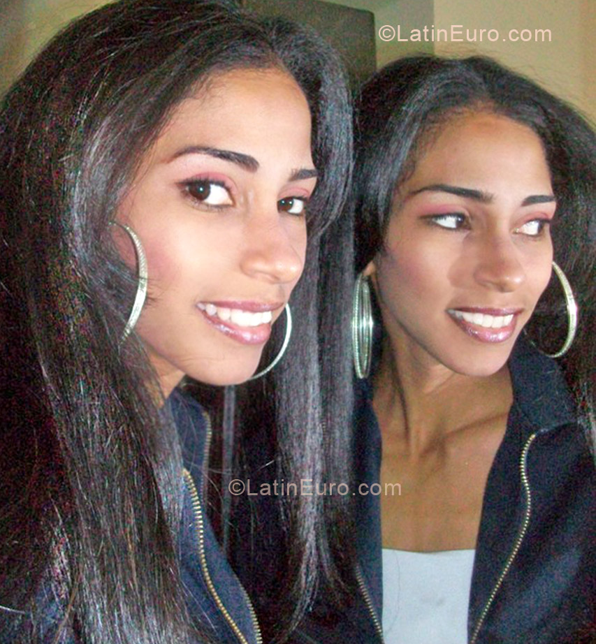 Date this beautiful Dominican Republic girl Iris from Santiago De Los Caballeros DO19279