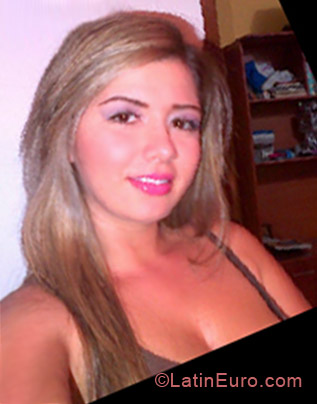 Date this hard body Colombia girl Beatriz from Tulua CO11496